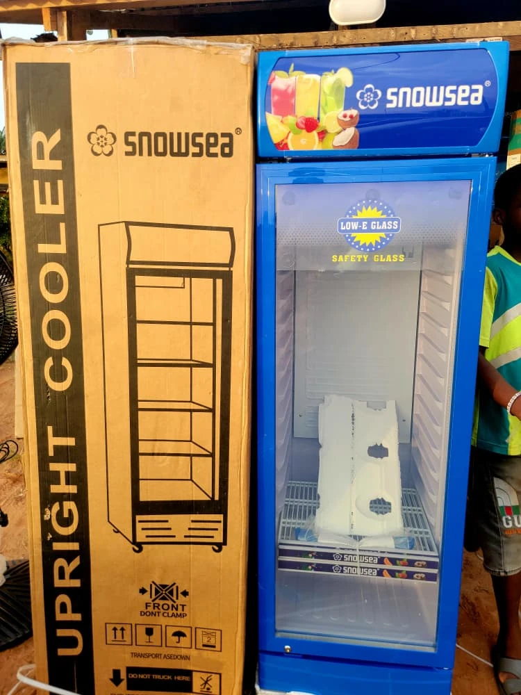 Snowsa Showcase LC-300W Refrigerator